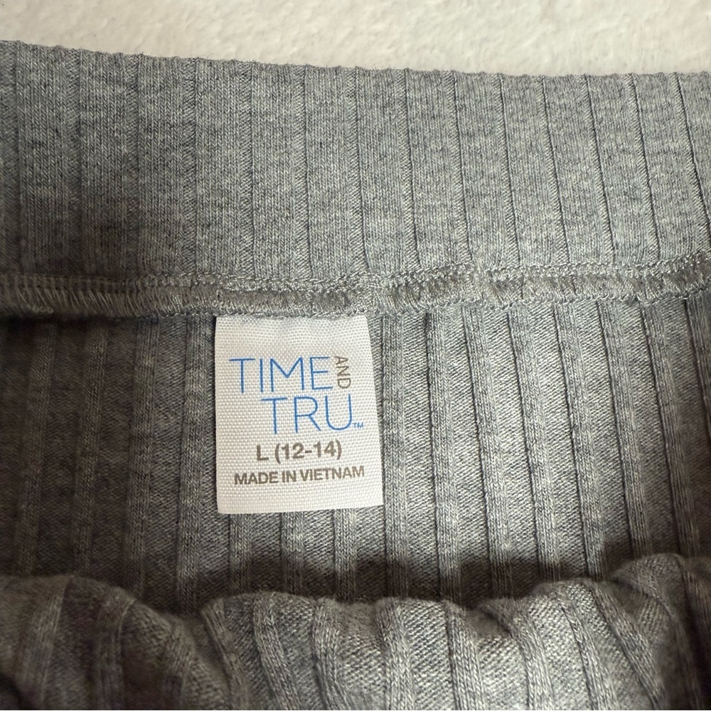 Time & Tru size large 12/14 Gray Ribbed Skirt button detailing side slit - Picture 4 of 8